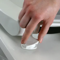 Mayfair by Bemis Shell Round White Enameled Wood Toilet Seat