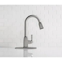 Moen Wellsley Stainless Steel 1.5 GPM Lever 1-Handle Pulldown Kitchen Faucet 10 in. Reach