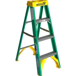 Werner 4 ft. H Fiberglass Step Ladder Type II 225 lb. capacity