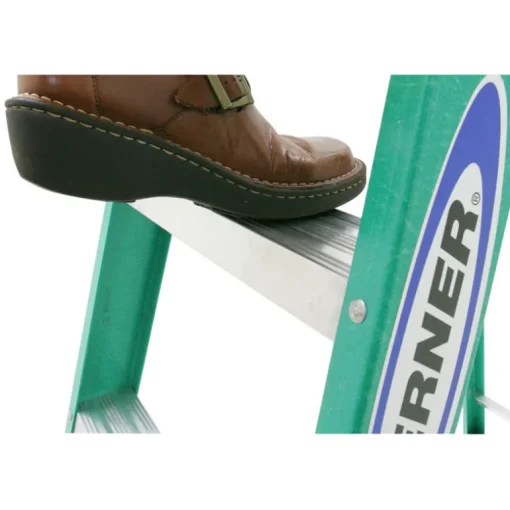 Werner 4 ft. H Fiberglass Step Ladder Type II 225 lb. capacity