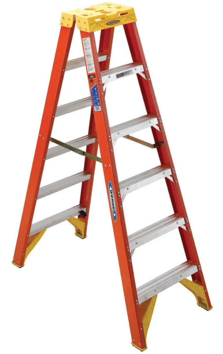 Werner 6 ft. H Fiberglass Step Ladder Type IA 300 lb. capacity