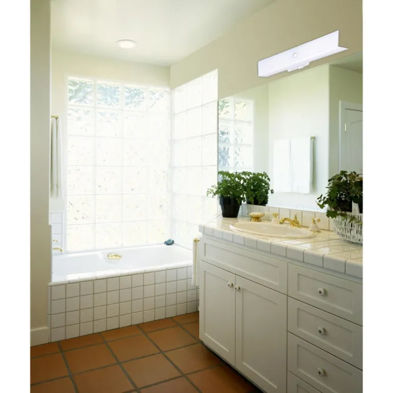 Westinghouse White 2 lights Incandescent Bathroom Channel Fixture Wall Mount